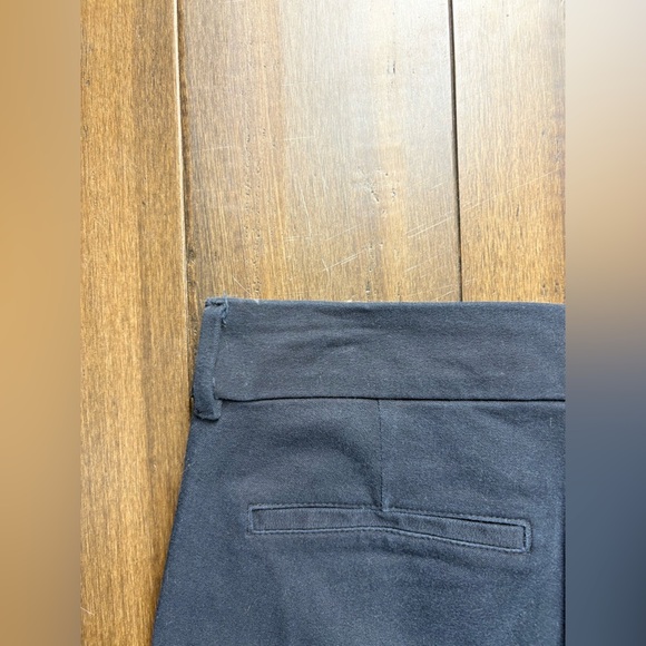 Old Navy size 2 Black Pixie Never Fade Straight Leg Slim Fit Pants Low Rise - Picture 9 of 11